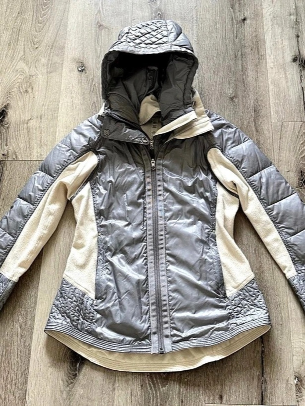 Lululemon Athletica Quilted Hooded Jacket in Gray & Cream Size 8 Like New